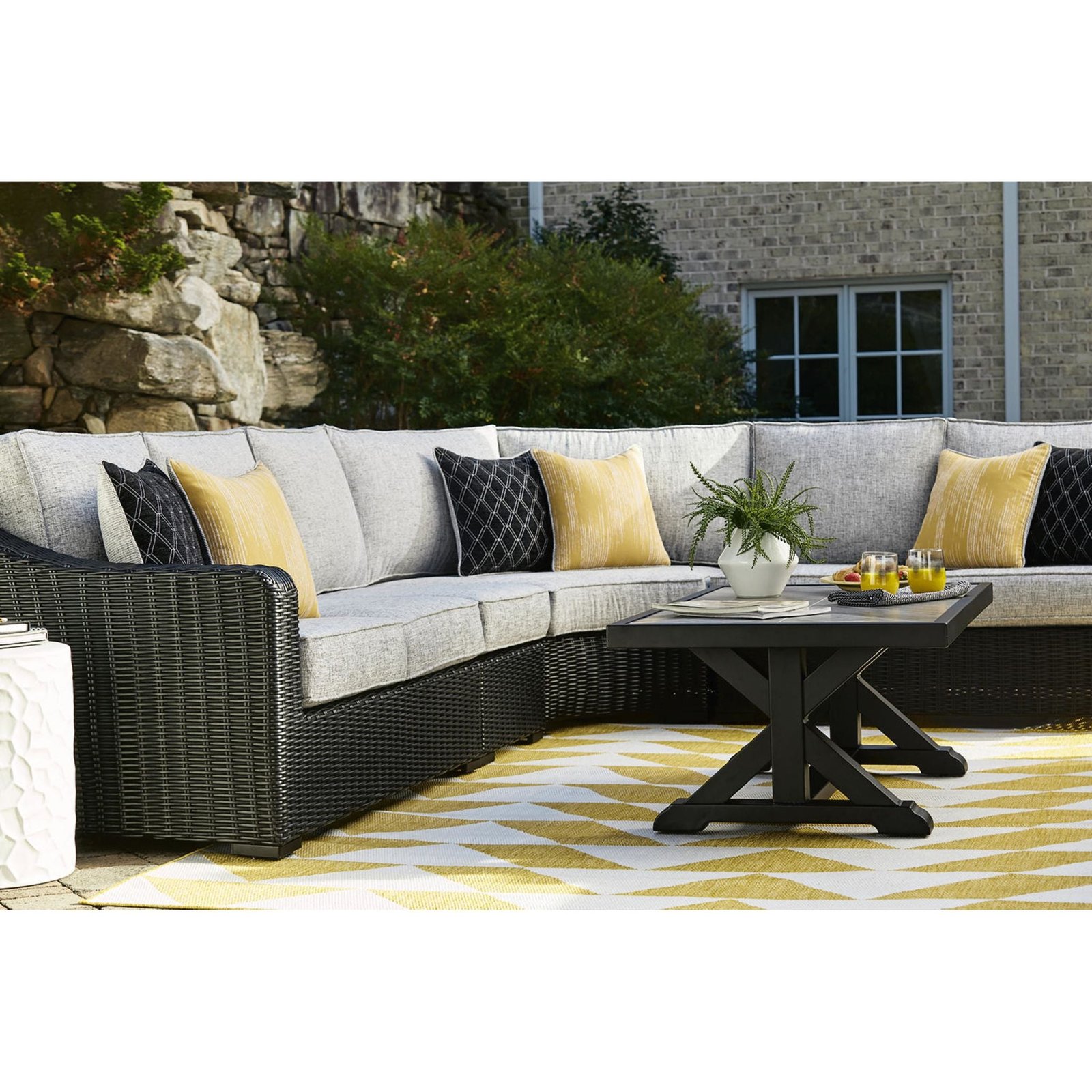 Beachcroft Outdoor Coffee Table - 图片 12