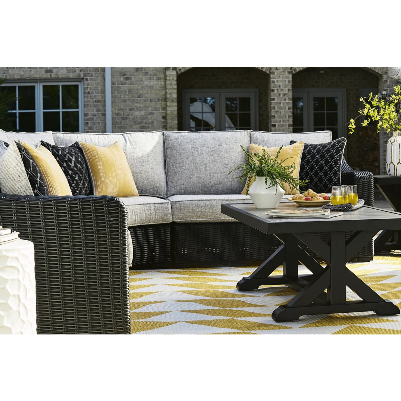 Beachcroft Outdoor Coffee Table - 图片 13