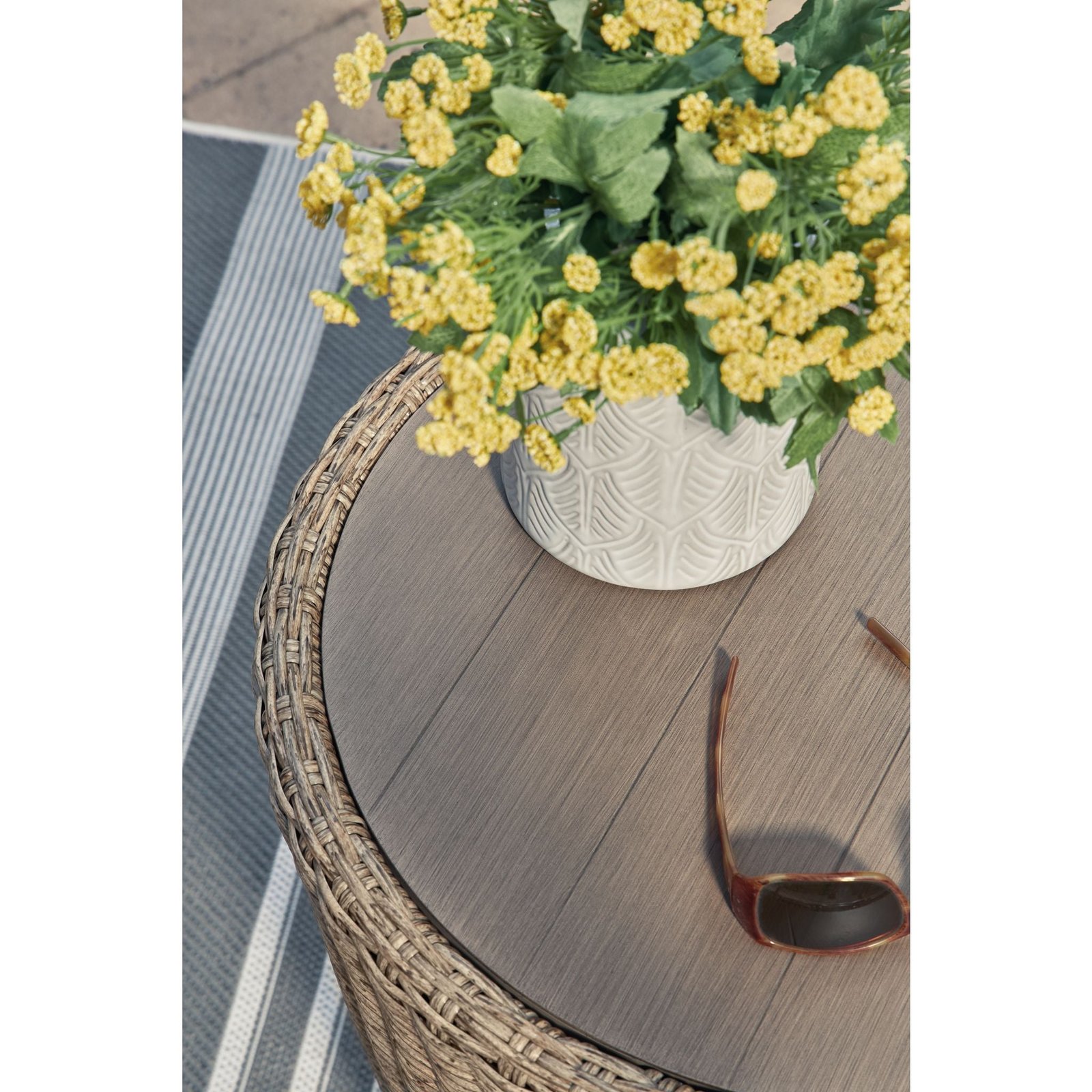 Danson Outdoor Round End Table - 图片 4